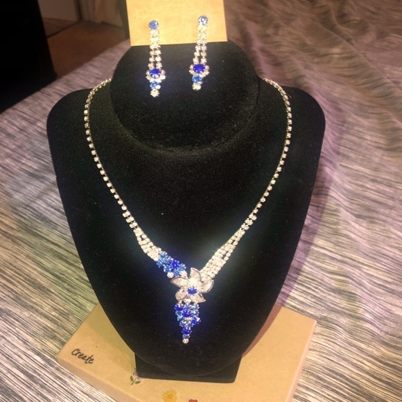 Rhinestone Blue matching jewelry set Drop earrings and necklace - Picture 3 of 8